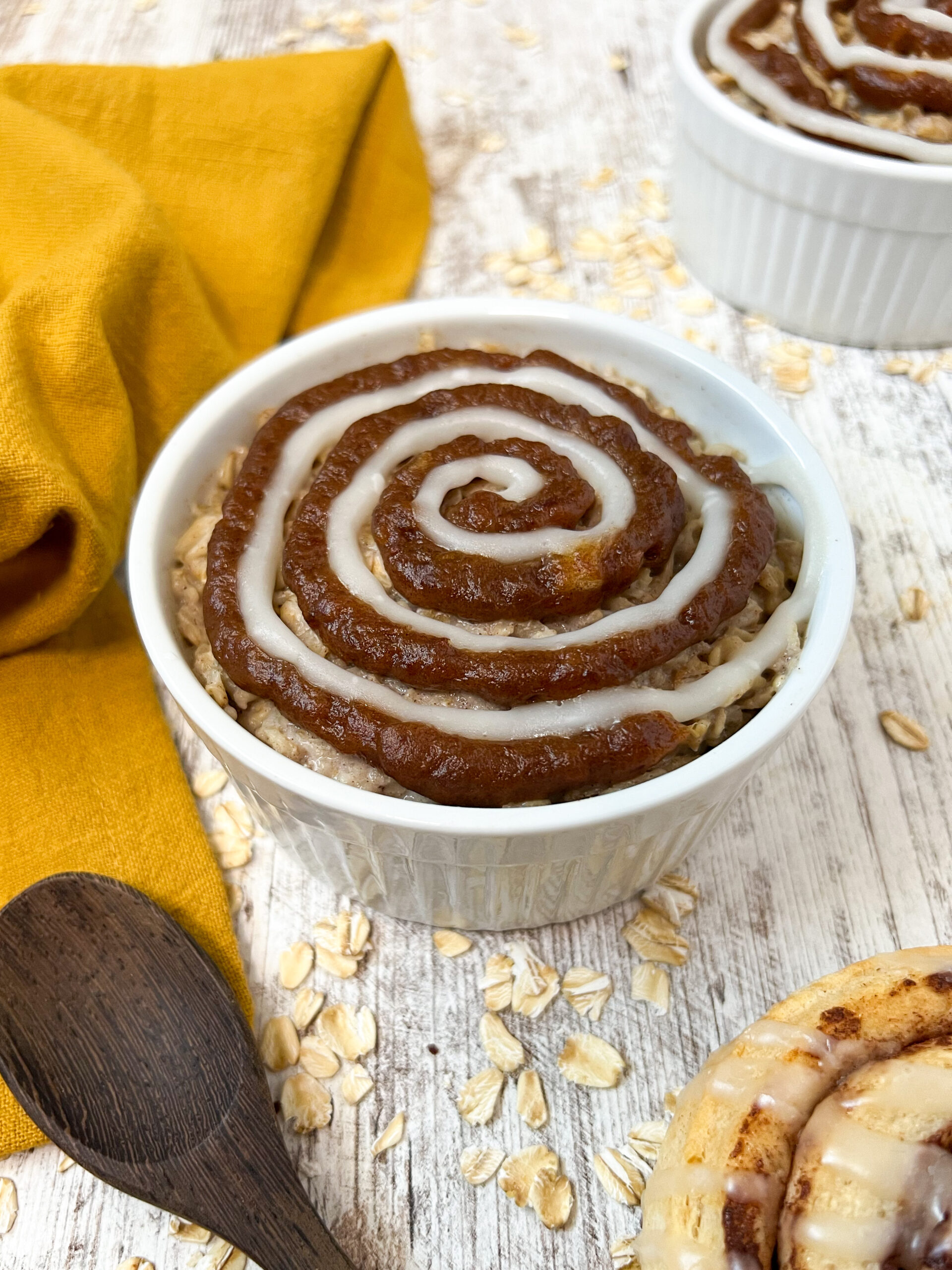 Easy Vegan Cinnamon Roll Oatmeal